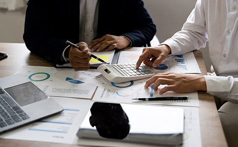 不同类型财务公司的收费差异